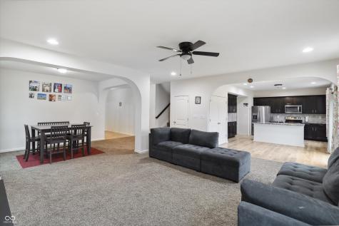 2091 Creek Bank Drive Columbus IN 47201