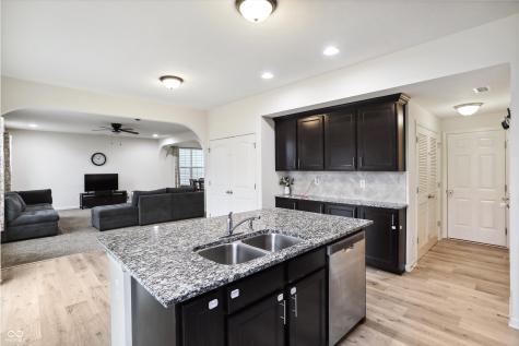 2091 Creek Bank Drive Columbus IN 47201