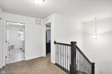 2091 Creek Bank Drive Columbus IN 47201