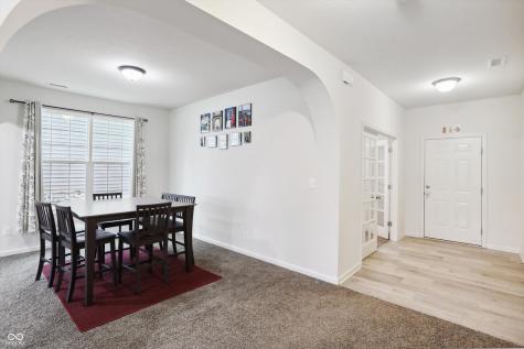 2091 Creek Bank Drive Columbus IN 47201