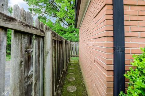 7702 Lindsay Drive Indianapolis IN 46214