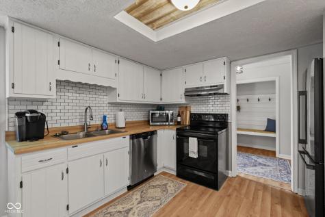 1092 S Quail Court New Palestine IN 46163