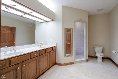 4380 Nottinghill Drive Avon IN 46123