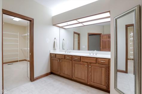 4380 Nottinghill Drive Avon IN 46123