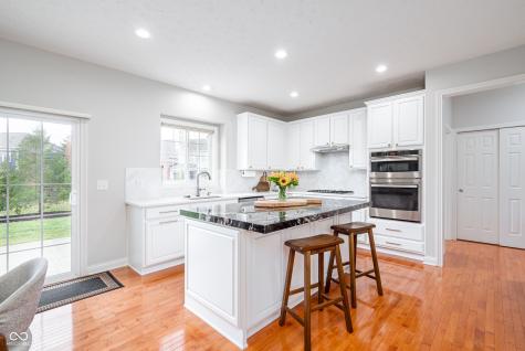 5074 S Cobblestone Drive Zionsville IN 46077