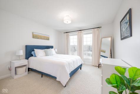 5074 S Cobblestone Drive Zionsville IN 46077