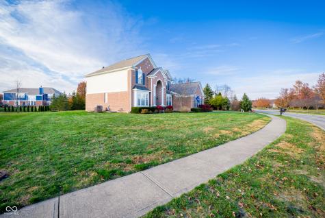 5074 S Cobblestone Drive Zionsville IN 46077