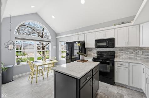 6468 Hunters Green Lane Indianapolis IN 46278
