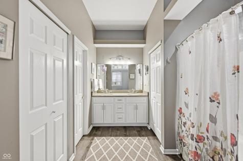 6468 Hunters Green Lane Indianapolis IN 46278