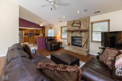 160 Briarwood Court Brownsburg IN 46112