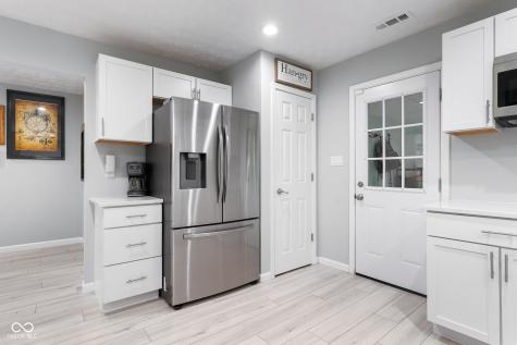 4904 Kessler Boulevard N Drive Indianapolis IN 46228