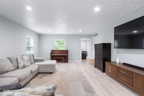 4904 Kessler Boulevard N Drive Indianapolis IN 46228
