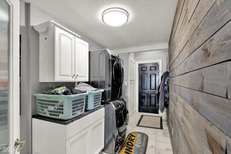 9061 Crystal Lake Drive Indianapolis IN 46240