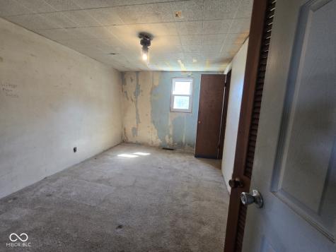 691 E Middle Street Rosedale IN 47874