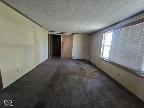 691 E Middle Street Rosedale IN 47874