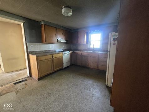 691 E Middle Street Rosedale IN 47874