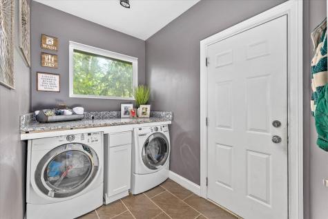8517 Oakmont Lane Indianapolis IN 46260