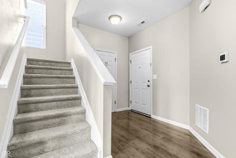 2064 Shadow Creek Boulevard Columbus IN 47201
