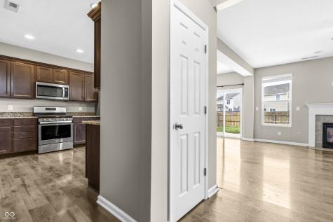 2064 Shadow Creek Boulevard Columbus IN 47201