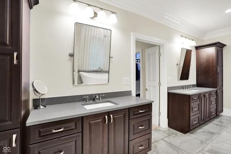 4530 Chase Oak Court Zionsville IN 46077