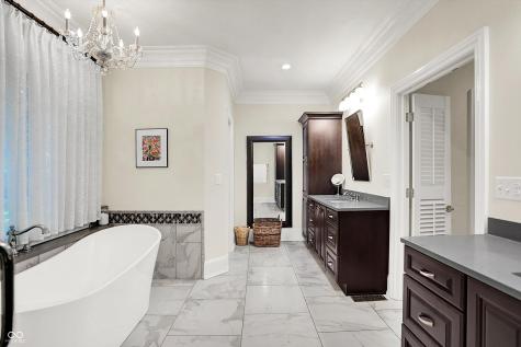 4530 Chase Oak Court Zionsville IN 46077