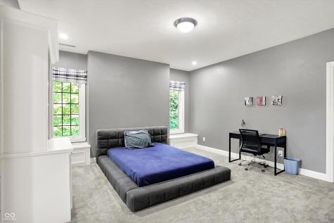4530 Chase Oak Court Zionsville IN 46077