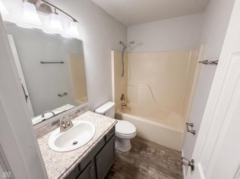 2219 Rolling Oak Drive Indianapolis IN 46214