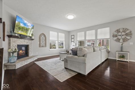 10283 Sinndar Lane Fishers IN 46040