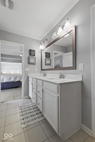 10283 Sinndar Lane Fishers IN 46040