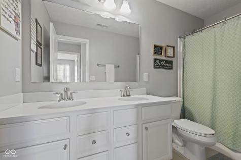 10283 Sinndar Lane Fishers IN 46040