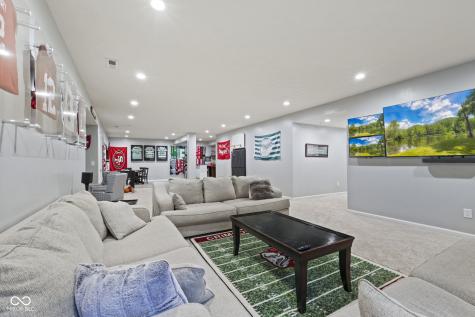 10283 Sinndar Lane Fishers IN 46040