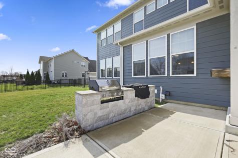 10283 Sinndar Lane Fishers IN 46040