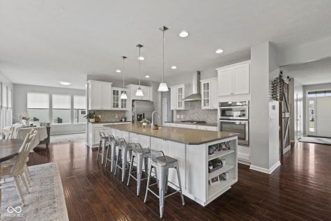 10283 Sinndar Lane Fishers IN 46040