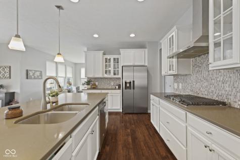 10283 Sinndar Lane Fishers IN 46040