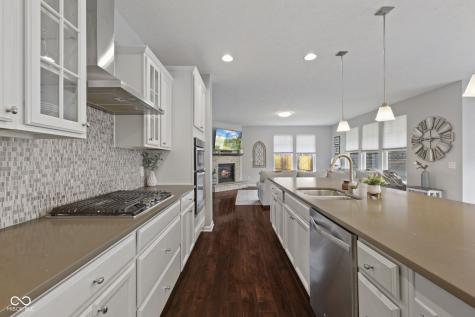 10283 Sinndar Lane Fishers IN 46040