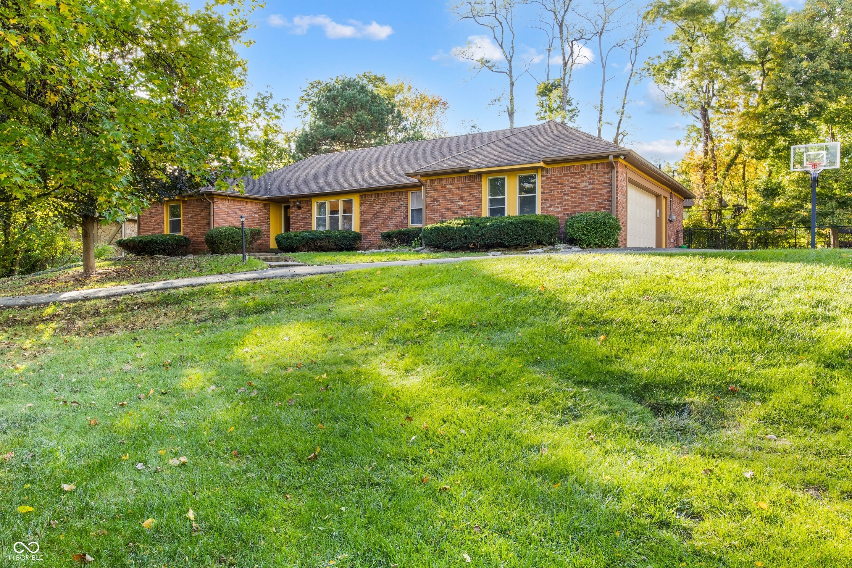 7532 Camelback Drive Indianapolis IN 46250