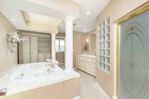 21 Lakeshore Court Carmel IN 46033