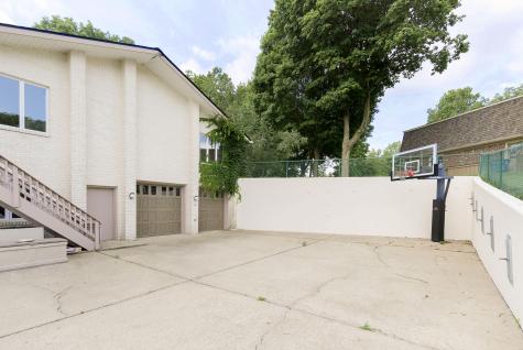 21 Lakeshore Court Carmel IN 46033