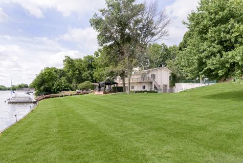 21 Lakeshore Court Carmel IN 46033