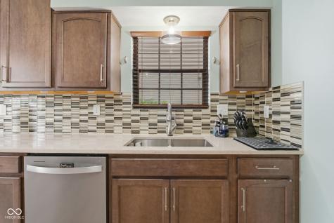 8928 Summer Walk Drive E Indianapolis IN 46227