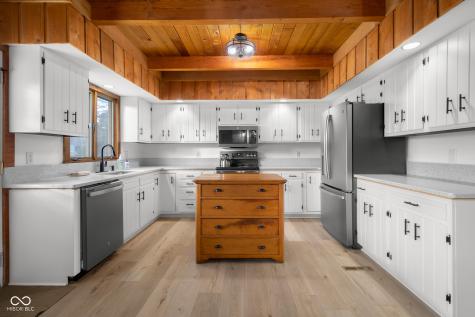 10128 S 700 W Columbus IN 47201