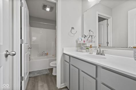 9133 Thames Drive Avon IN 46123