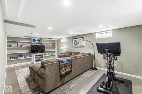 635 E 84th Street Indianapolis IN 46240
