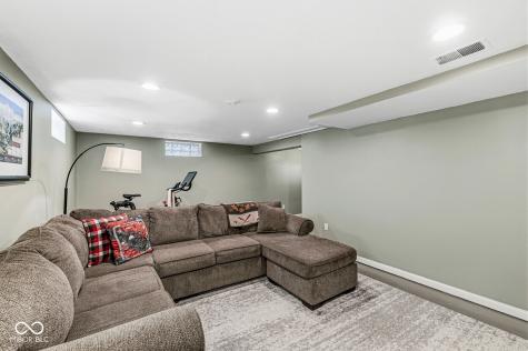 635 E 84th Street Indianapolis IN 46240