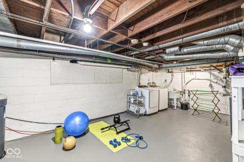 635 E 84th Street Indianapolis IN 46240