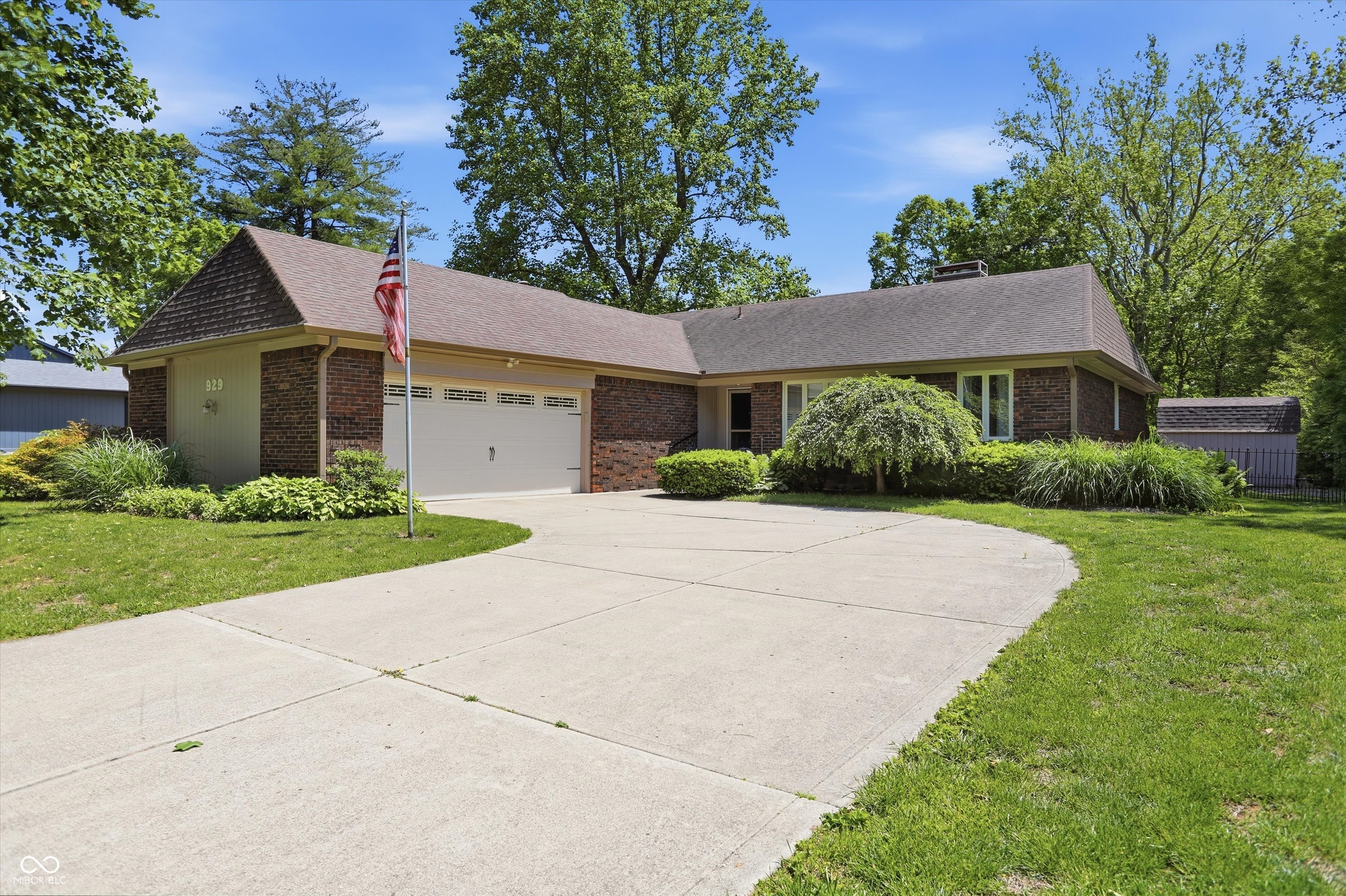 929 Briarwood Drive Greenwood IN 46142