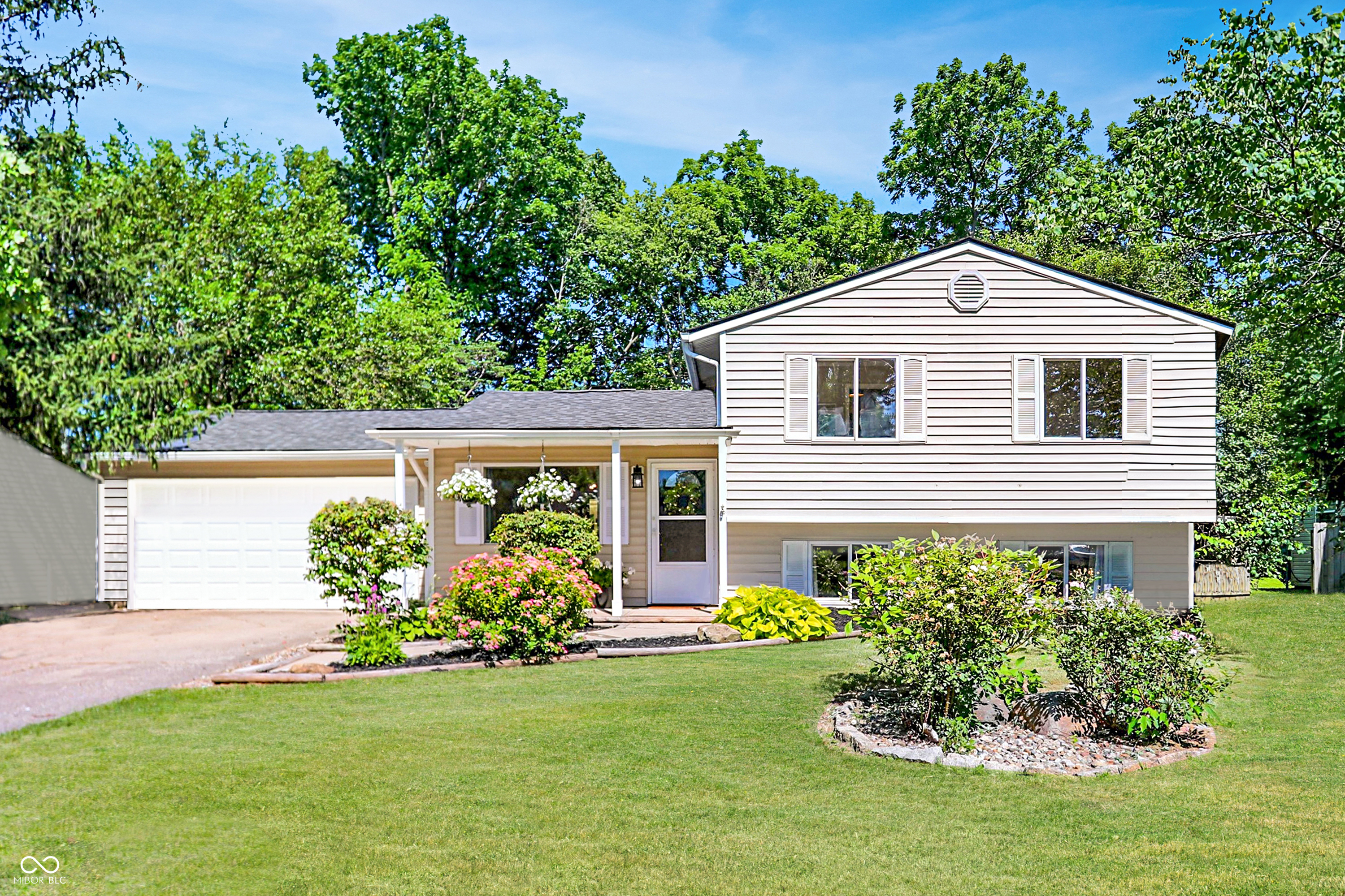 8627 Zephyr Drive Indianapolis IN 46217