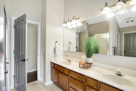 9094 Iris Lane Zionsville IN 46077