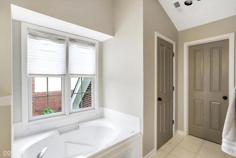 9094 Iris Lane Zionsville IN 46077