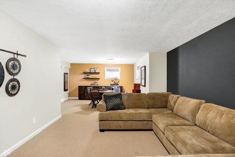 9094 Iris Lane Zionsville IN 46077